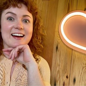 Meet your Posher, Elaine